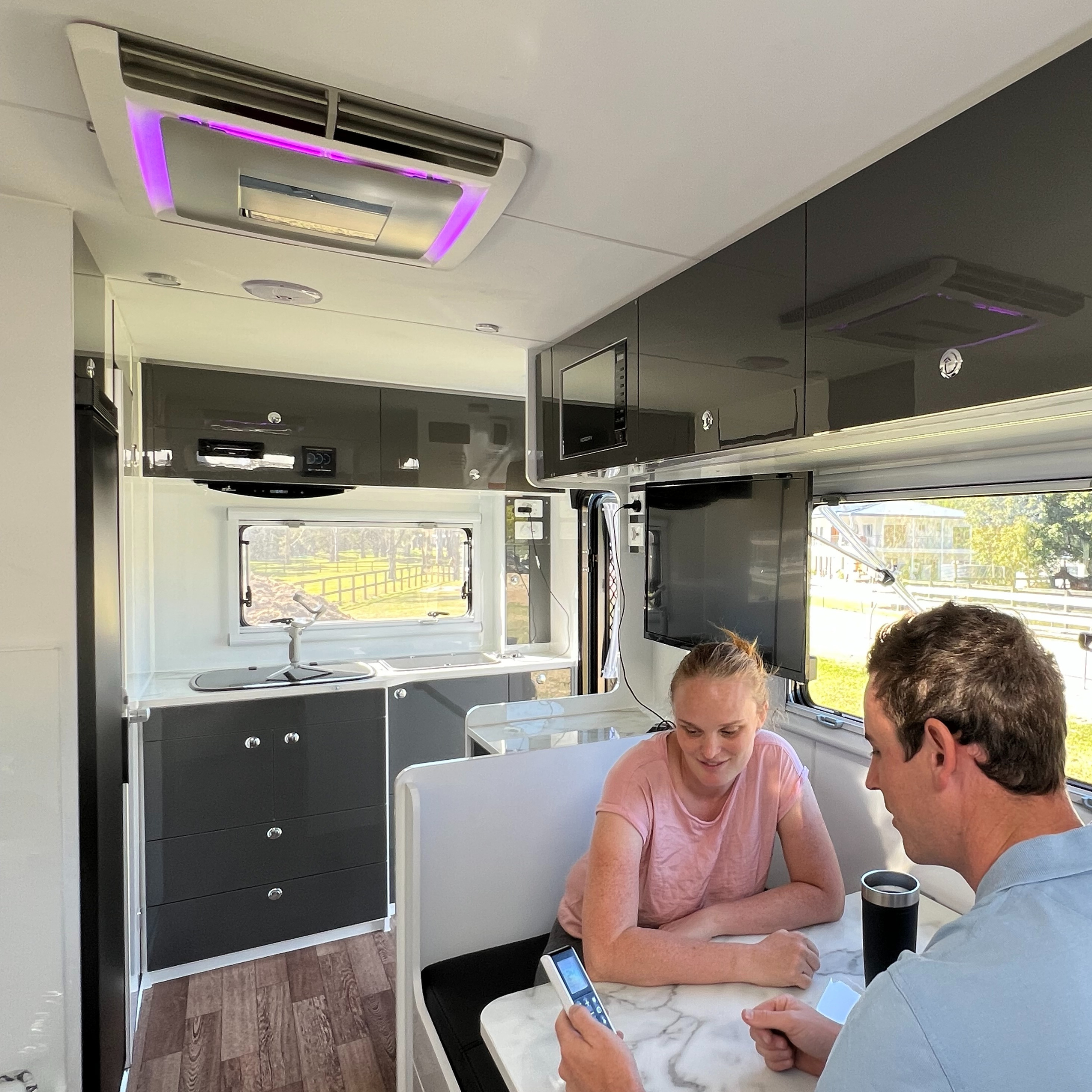 myCOOLMAN Roof Top Air Conditioner 3KW Kit **NEW**- RV Online