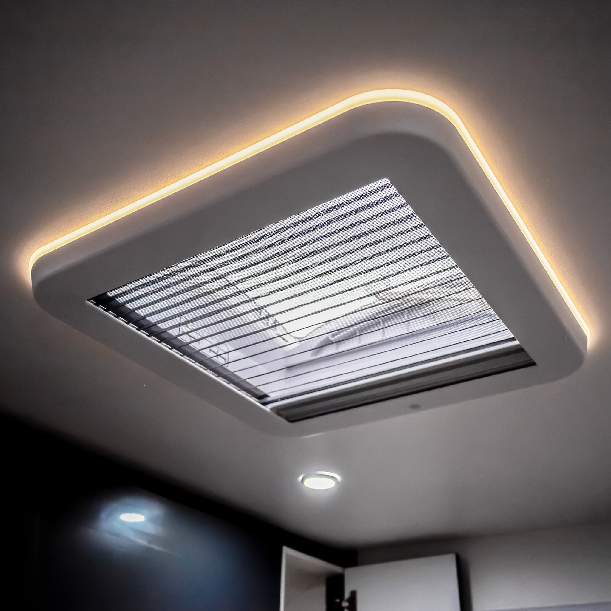 Aussie Traveller Roof Hatch 400x400 Smoke Black Lid