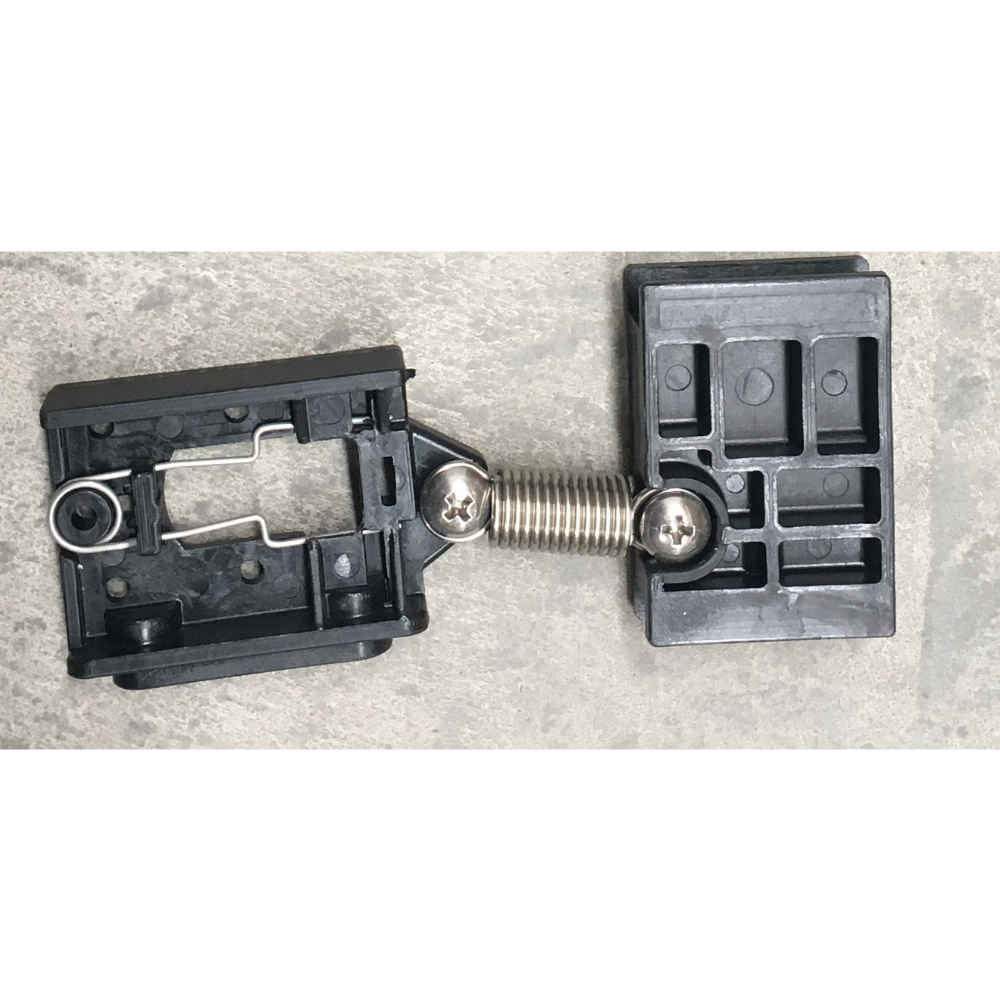 Milenco Outer door catch mechanism-right hand