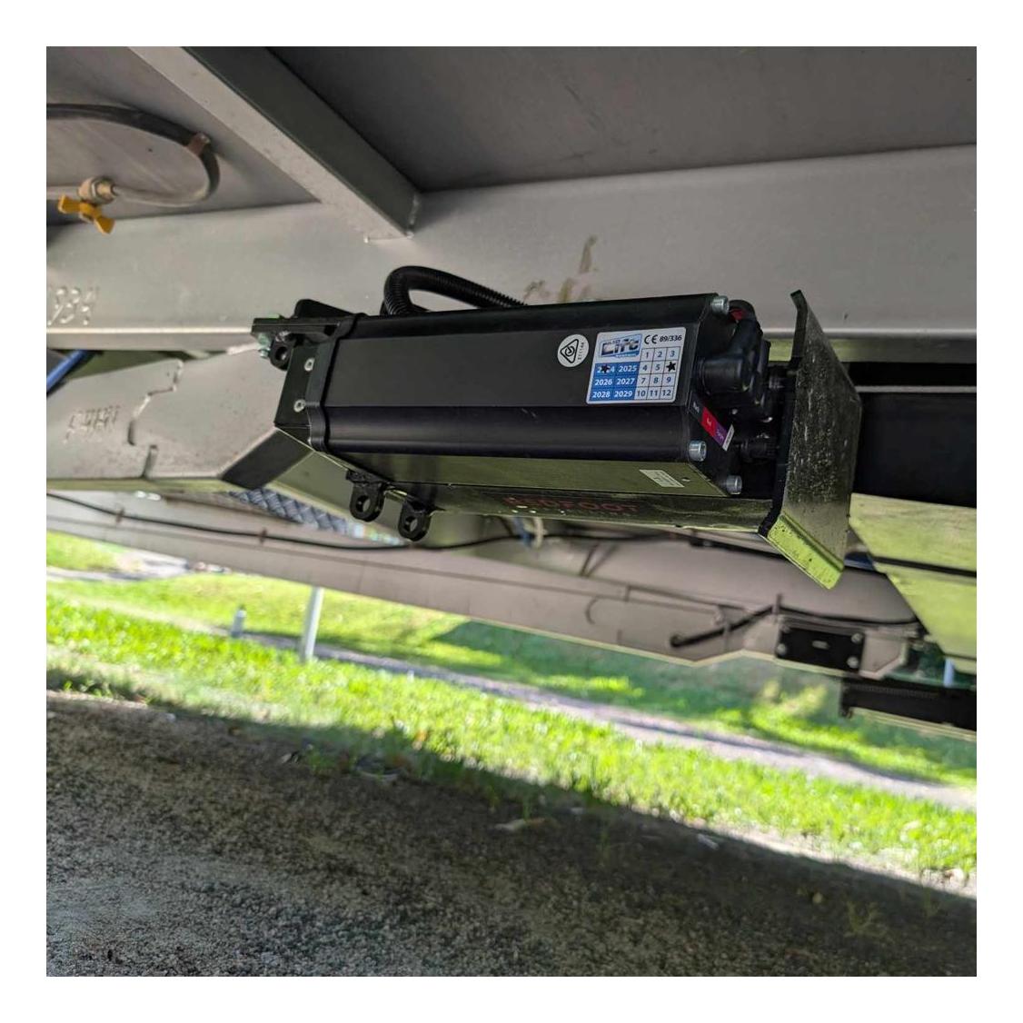 Redfoot Electric Auto Lift Auto Levelling Drop Down Leg System Large