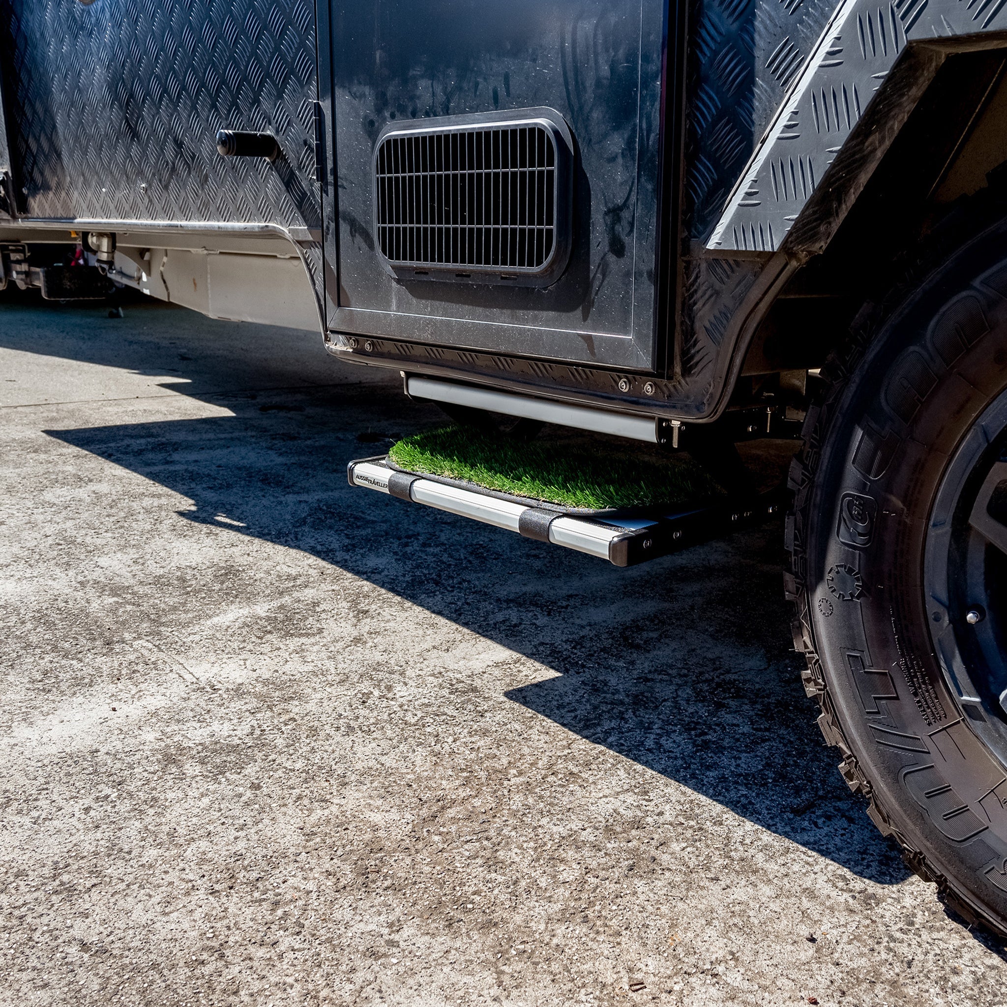 Aussie Traveller Step Drop Down Single Man 550mm Black